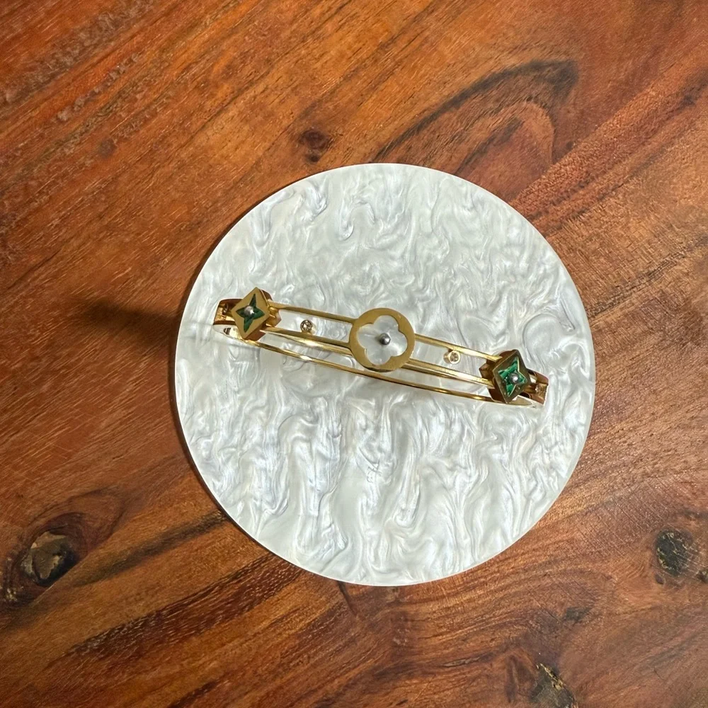 Gold Plated clover motifs Titanium Steel bangle white mother ofpearl green stone